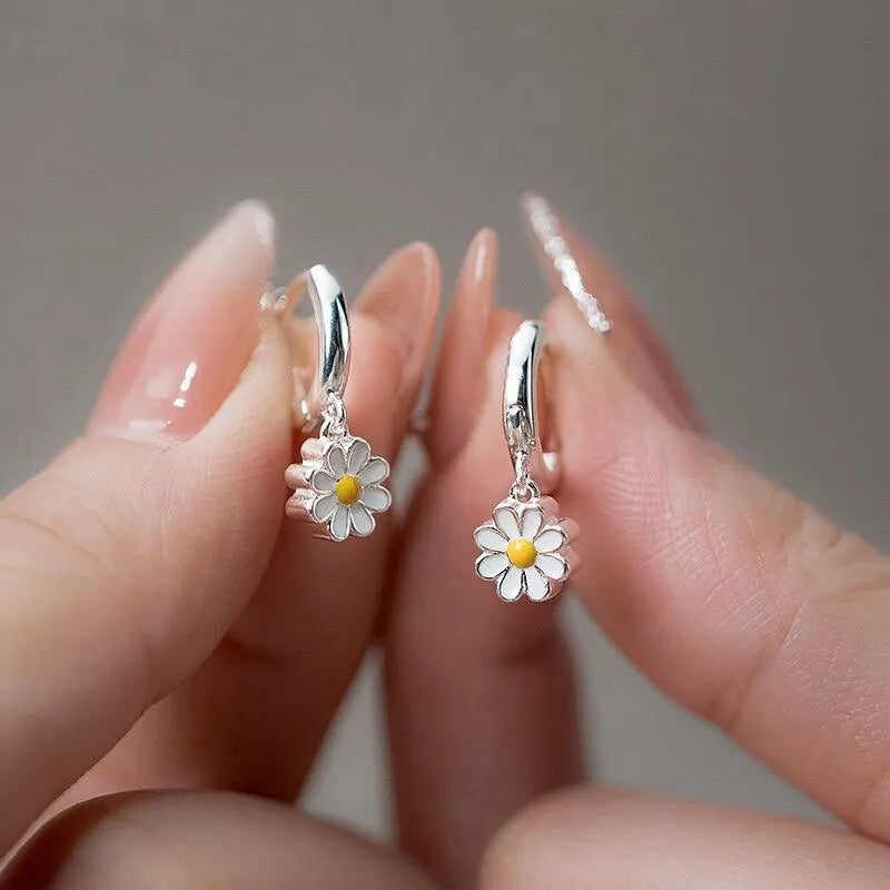 Sweet Daisy Flower Hoop Round Earrings